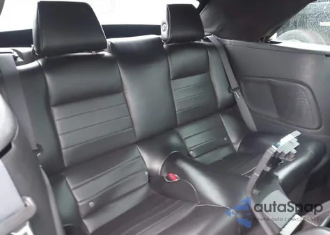 2013 Ford Mustang V6 Premium z USA, uszkodzony, nr VIN 1ZVBP8EM5D5264836